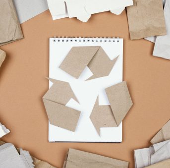 Símbolo Sustentabilidade feito em Papelão